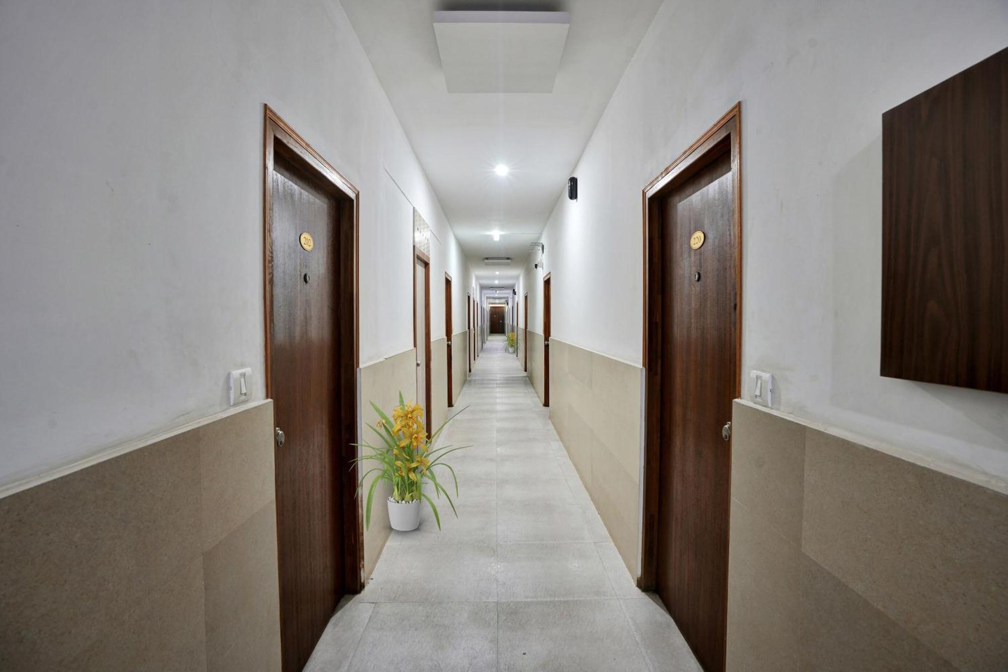 B Six Hotel 벵갈루루 외부 사진