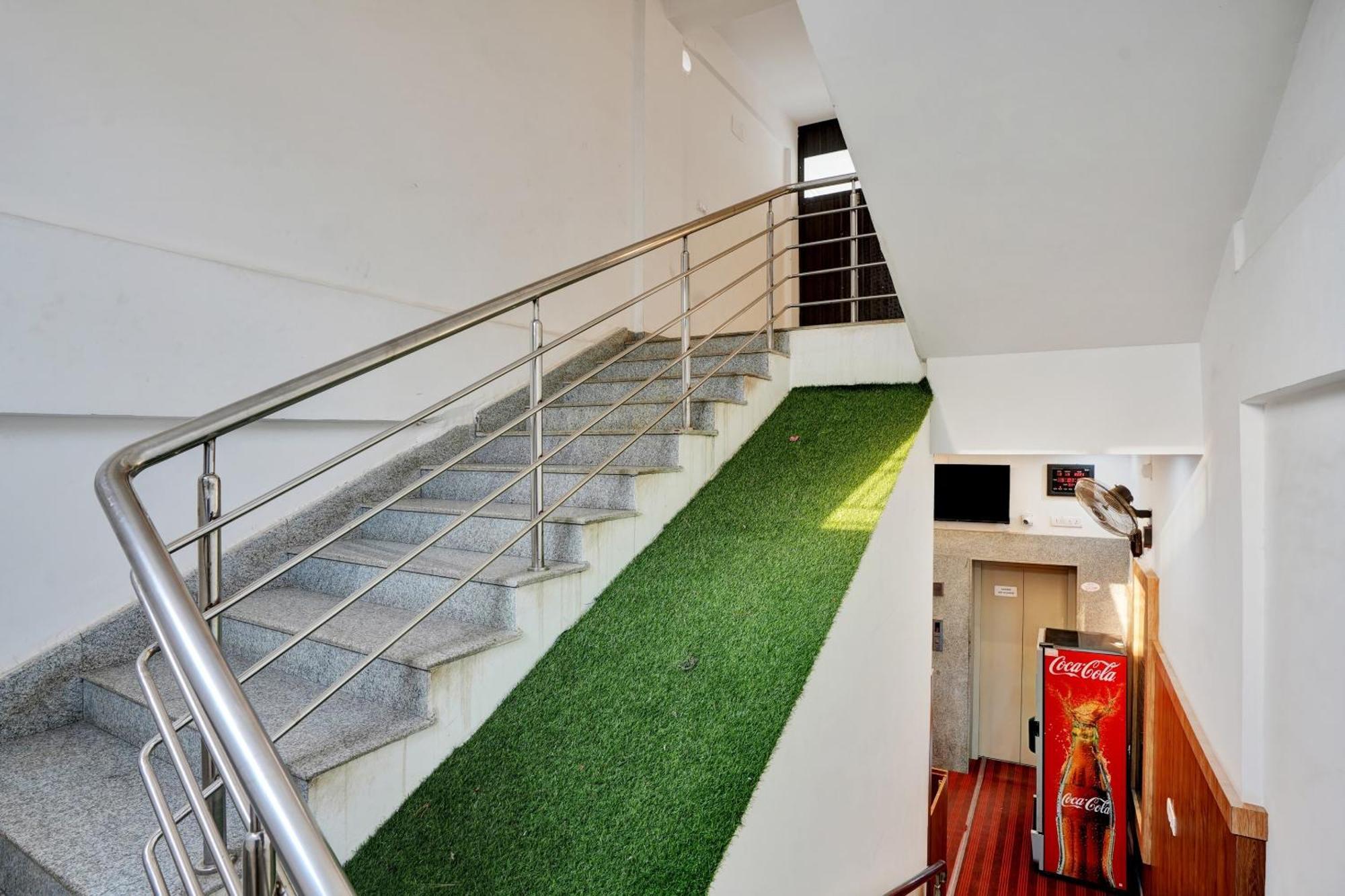 B Six Hotel 벵갈루루 외부 사진